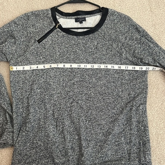 The Limited‎ elevated  sweatshirt size medium - Picture 7 of 8